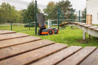 🌿 Naše robotické sekačky Navimow si poradí i s velkými travnatými plochami! 💪 Tentokrát jsme je instalovali v plzeňském...