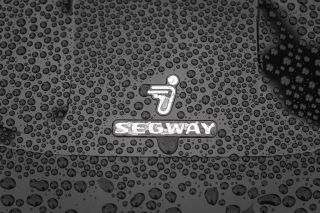 🌱 Mise dokončena! V areálu plzeňského Škodalandu bylo do provozu úspěšně uvedeno šest robotických sekaček Navimow, které...